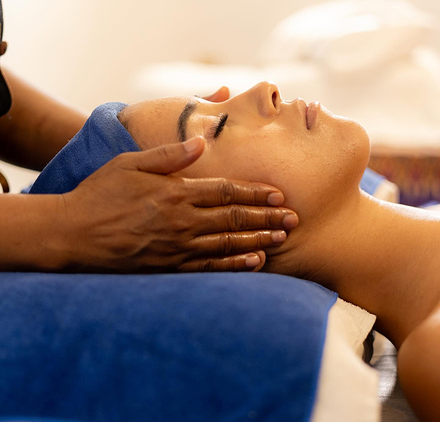 massage thaïlandais du visage avec lifting